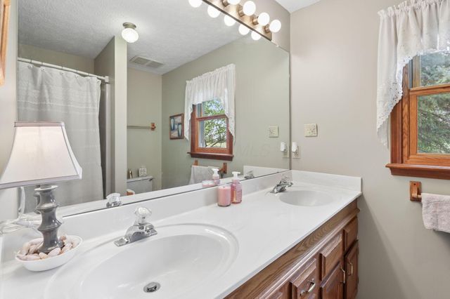 1525 Cole Road, Columbus, OH 43228