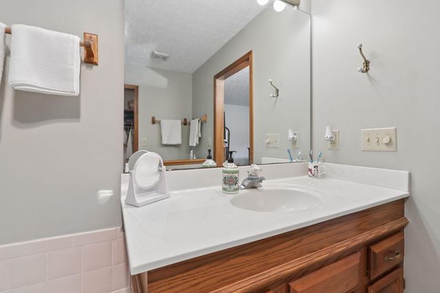 1525 Cole Road, Columbus, OH 43228