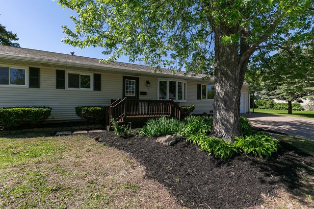 1501 Cherry Hills Road, Bettendorf, IA 52722