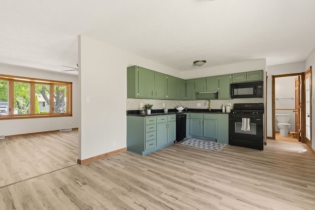 1501 Cherry Hills Road, Bettendorf, IA 52722