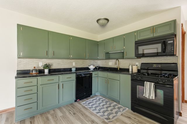 1501 Cherry Hills Road, Bettendorf, IA 52722