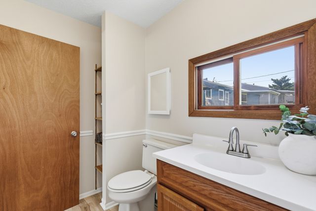 1501 Cherry Hills Road, Bettendorf, IA 52722