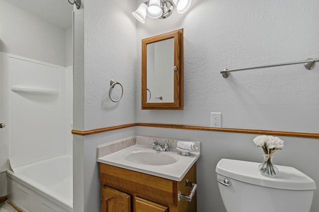 1501 Cherry Hills Road, Bettendorf, IA 52722