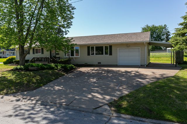 1501 Cherry Hills Road, Bettendorf, IA 52722