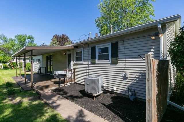 1501 Cherry Hills Road, Bettendorf, IA 52722