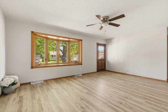 1501 Cherry Hills Road, Bettendorf, IA 52722