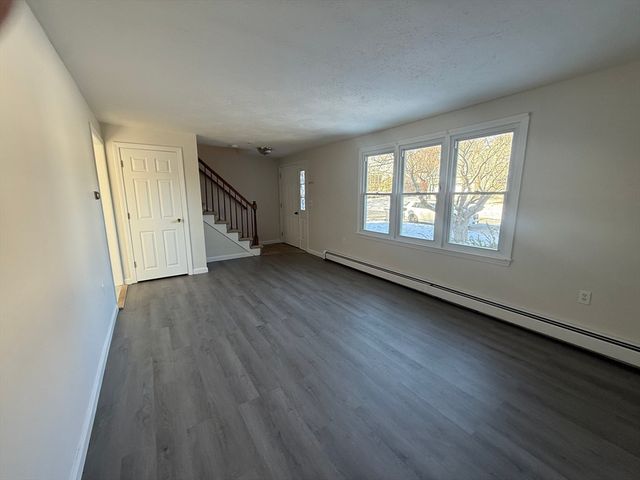 11 Julian Ln 11, Milford, MA 01757