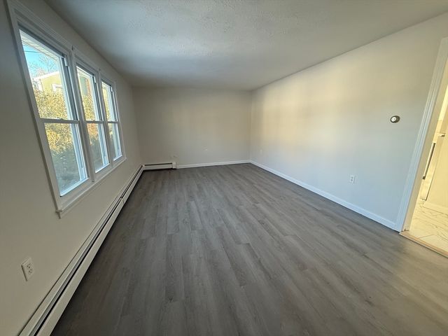 11 Julian Ln 11, Milford, MA 01757