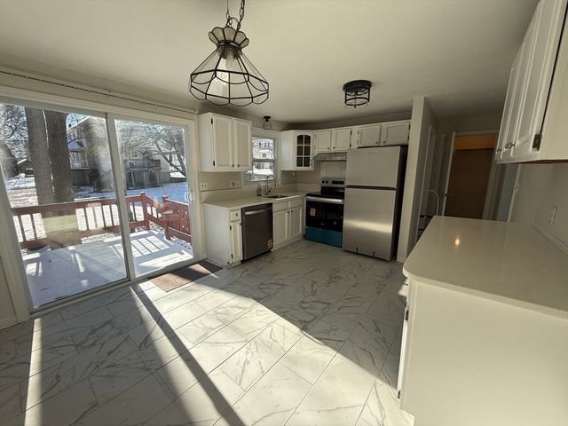 11 Julian Ln 11, Milford, MA 01757