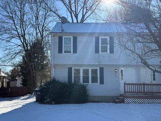 11 Julian Ln 11, Milford, MA 01757