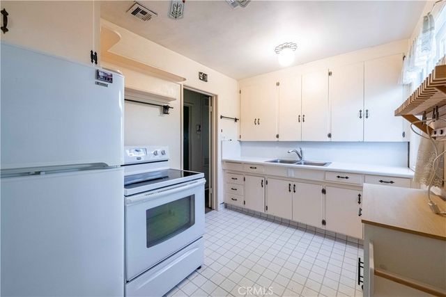 14300 Grammar Place, Panorama City, CA 91402