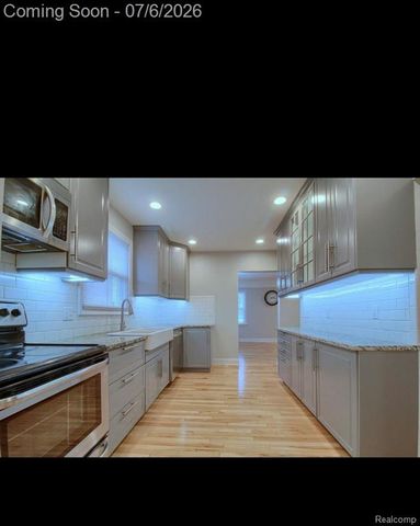 11610 Cardwell Street, Livonia, MI 48150