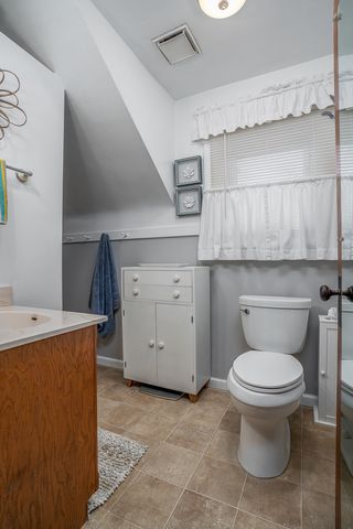 637 E Columbia Avenue, Davenport, IA 52803