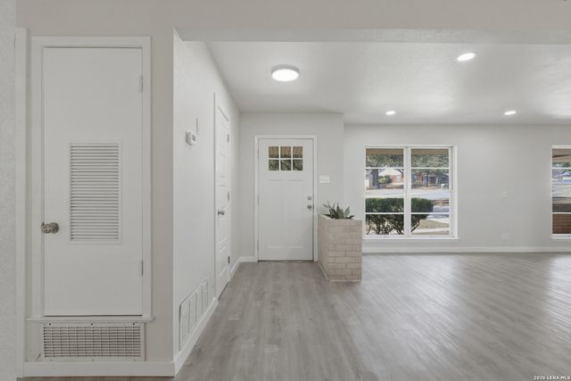 8702 Dudley, San Antonio, TX 78230