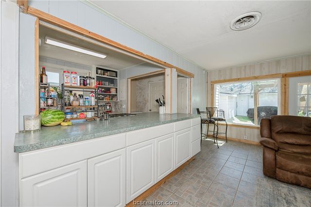 301 Elm Ave, Bryan, TX 77801