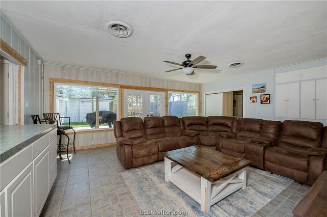 301 Elm Ave, Bryan, TX 77801