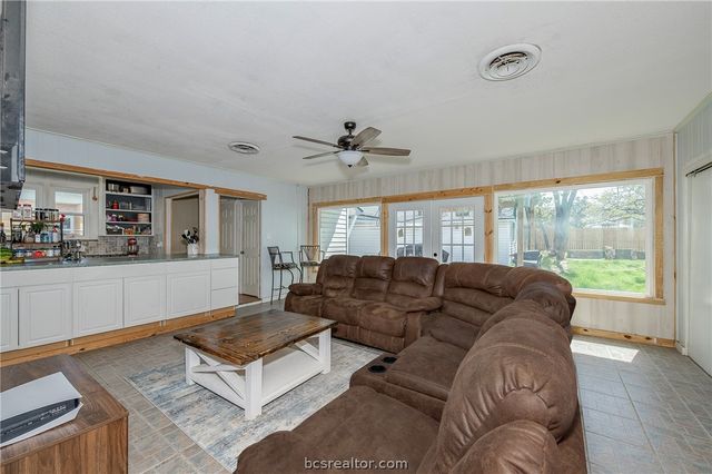 301 Elm Ave, Bryan, TX 77801