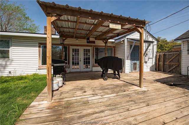 301 Elm Ave, Bryan, TX 77801