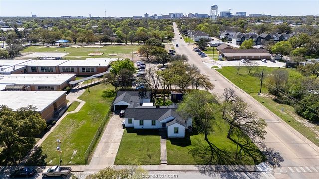 301 Elm Ave, Bryan, TX 77801