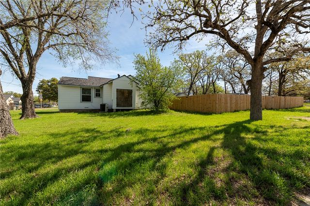 301 Elm Ave, Bryan, TX 77801
