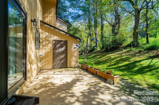 12 Pebble Creek Drive, Asheville, NC 28803