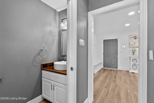 4003 Landherr Dr, Louisville, KY 40299