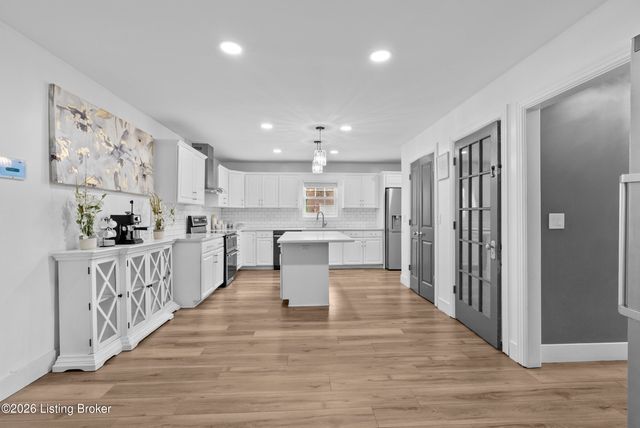 4003 Landherr Dr, Louisville, KY 40299