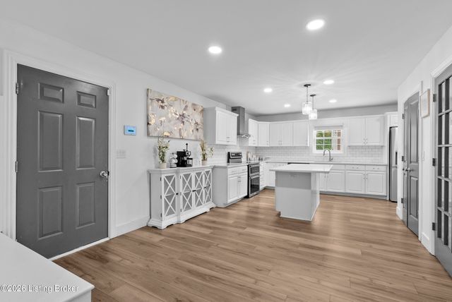 4003 Landherr Dr, Louisville, KY 40299