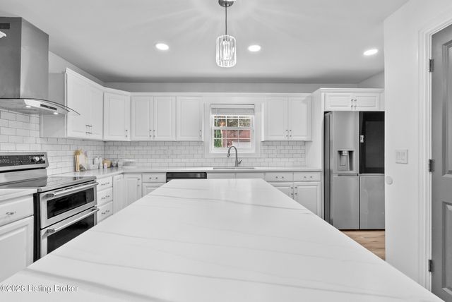 4003 Landherr Dr, Louisville, KY 40299