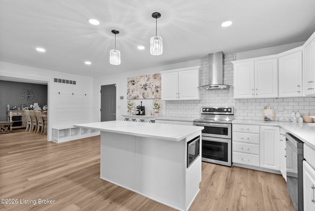 4003 Landherr Dr, Louisville, KY 40299
