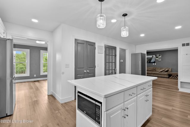 4003 Landherr Dr, Louisville, KY 40299