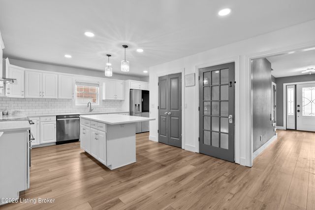 4003 Landherr Dr, Louisville, KY 40299