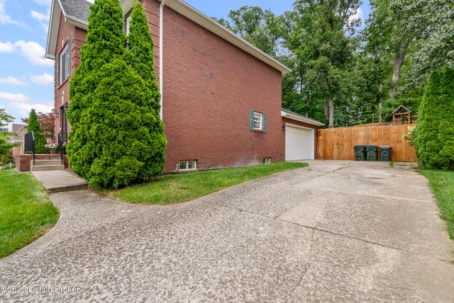 4003 Landherr Dr, Louisville, KY 40299