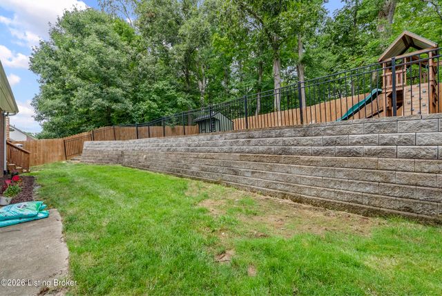4003 Landherr Dr, Louisville, KY 40299