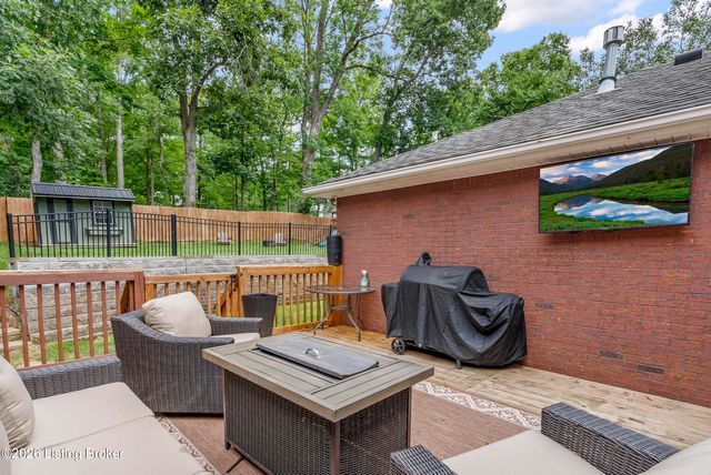4003 Landherr Dr, Louisville, KY 40299