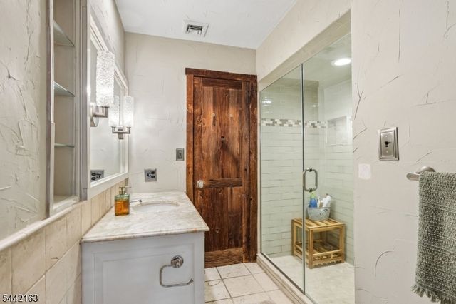 765 Pines Lake Dr, Wayne Twp., NJ 07470