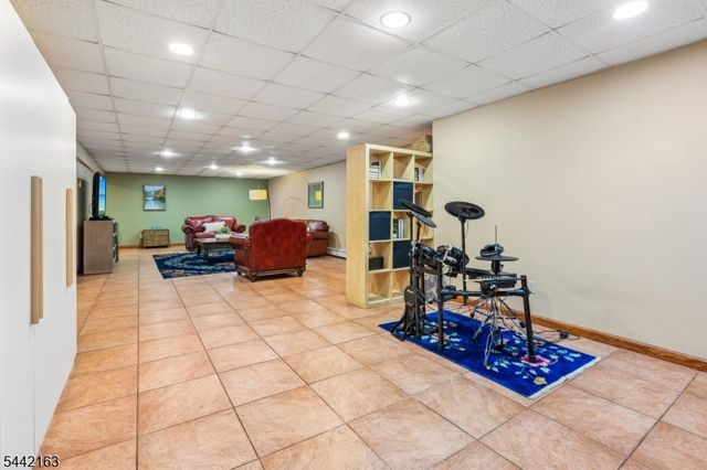 765 Pines Lake Dr, Wayne Twp., NJ 07470