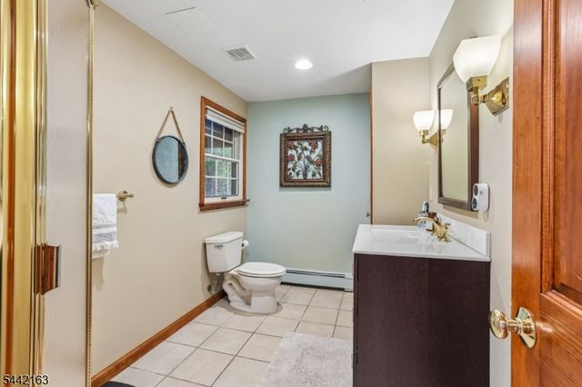 765 Pines Lake Dr, Wayne Twp., NJ 07470