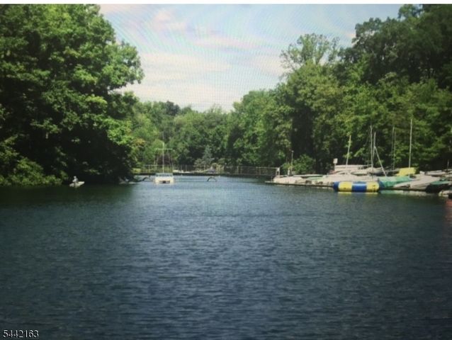765 Pines Lake Dr, Wayne Twp., NJ 07470