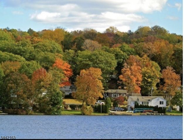 765 Pines Lake Dr, Wayne Twp., NJ 07470
