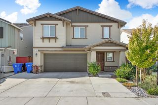 463 Half Dome Dr, Manteca, CA 95337