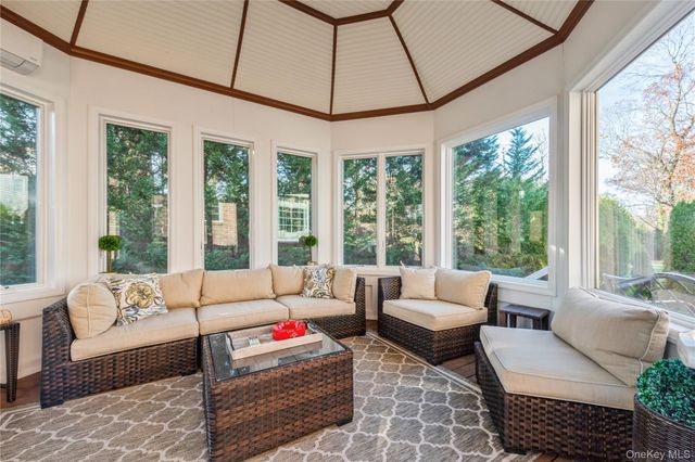 26 The Hemlocks, Roslyn Estates, NY 11576