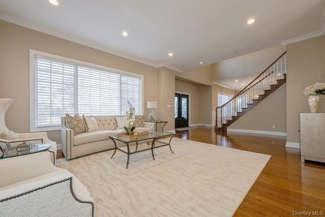 26 The Hemlocks, Roslyn Estates, NY 11576