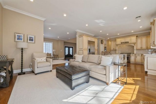 26 The Hemlocks, Roslyn Estates, NY 11576