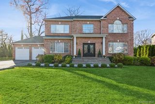 26 The Hemlocks, Roslyn Estates, NY 11576