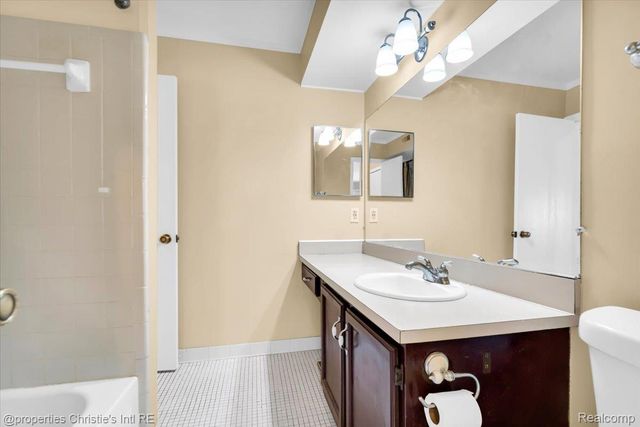 24177 Evergreen Road, Southfield, MI 48075
