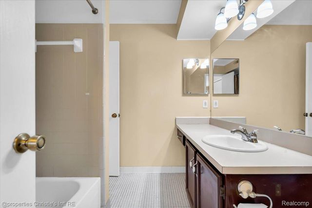 24177 Evergreen Road, Southfield, MI 48075