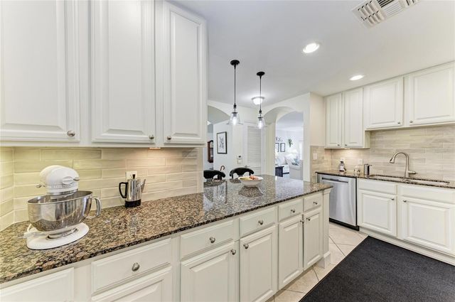 808 3RD AVENUE W 209, Bradenton, FL 34205