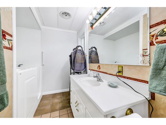 1125 58TH St 76, Springfield, OR 97478
