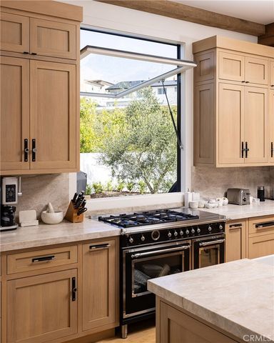 1 San Martin Way, Corona Del Mar, CA 92625